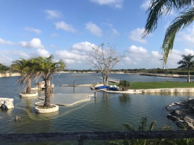 Lago de la privada en casa club