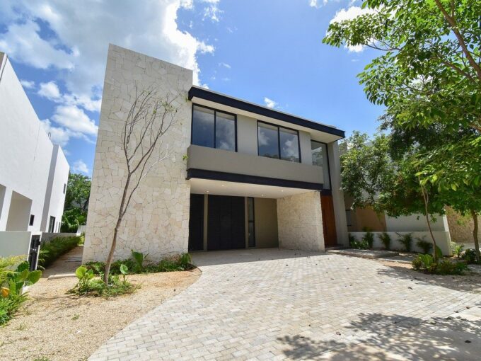 Casa en venta al Norte de Mérida | Privada Oasis Country Club | Country Club