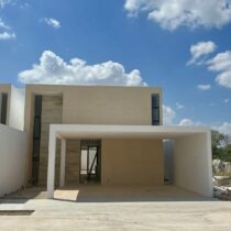 Casa en venta al Norte de Mérida | Adana Residencial Modelo B| Xcanatun