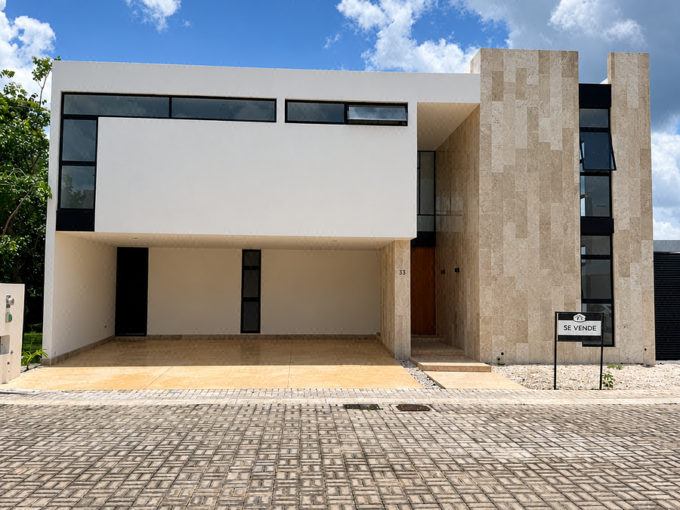 Casa en venta al norte de Mérida/Privada Soluna/Temozón norte